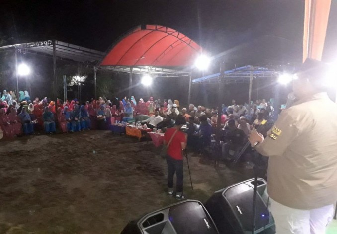 Kreatif, Ibu-ibu Desa Pematang Jaya Inhu Sambut Lukman Edy dengan Lagu Riau Bangkit Tanpa Korupsi