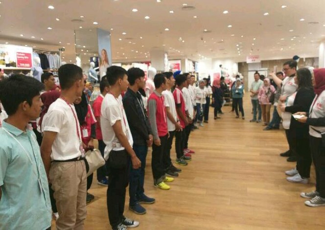 Sebelum Opening, Uniqlo Ajak 15 Atlet Disabilitas Shopping Experience