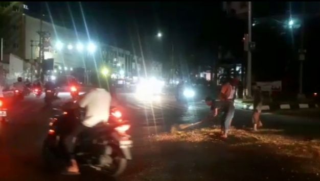 Awas Licin! Ada Tumpahan Oli di Simpang Imam Munandar-Sudirman Pekanbaru