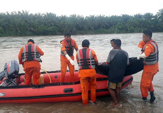 Siswa SMA yang Tenggelam di Sungai Rokan Ditemukan Setelah Pencarian 3 Hari