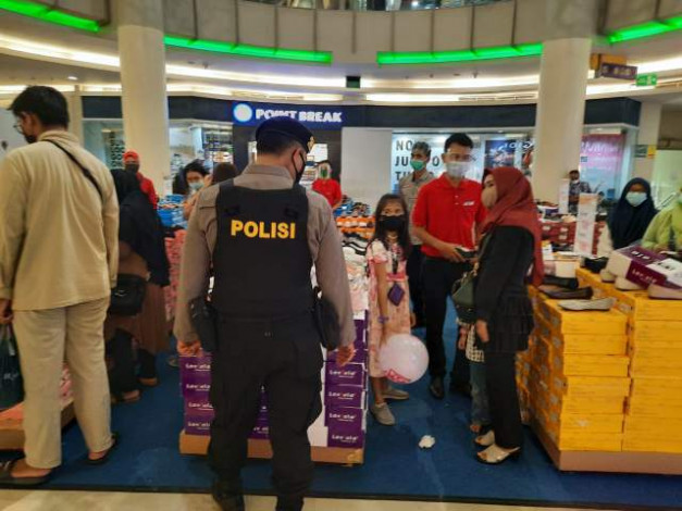 Polisi Datangi Pusat Perbelanjaan dan Wisata Pekanbaru untuk Antisipasi Pengunjung Membludak