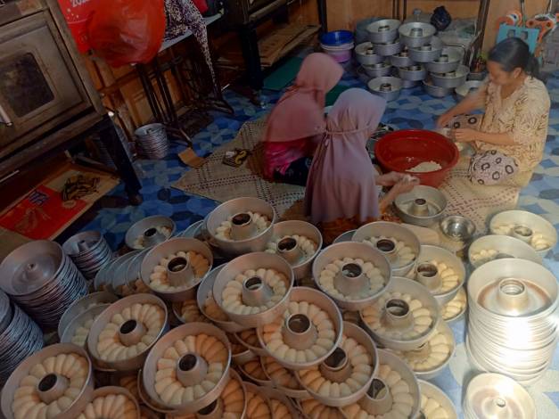 Nasabah UMKM BRK Syariah Tembilahan Kembangkan Bisnis Usaha Roti Gembung