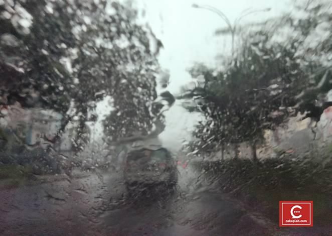 Waspada, Hujan Disertai Petir Diperkirakan Guyur Sebagian Wilayah Riau