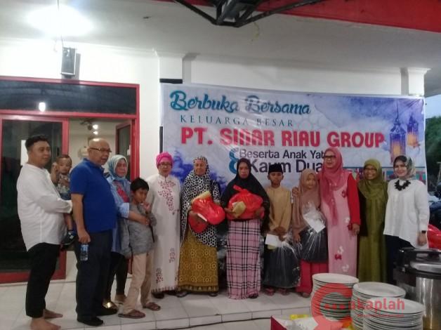 Sinar Riau Group Buka Puasa Bersama di SPBU Arifin Achmad