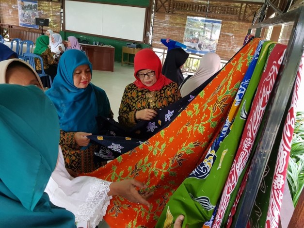 Kembangkan Batik Khas Kampar, Dekranasda Belajar ke RAPP