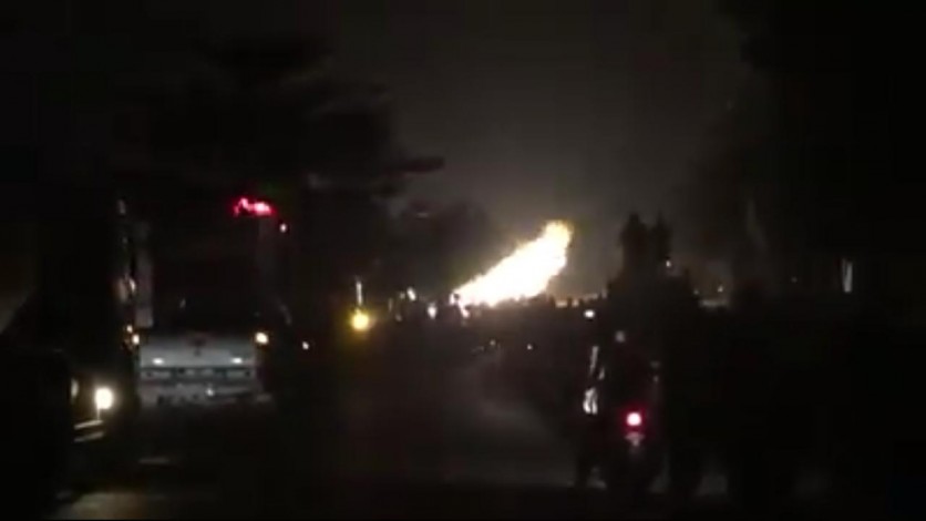 Pipa Gas di Balai Raja Bocor Semburkan Api, Jalan Lintas Duri Macet Total