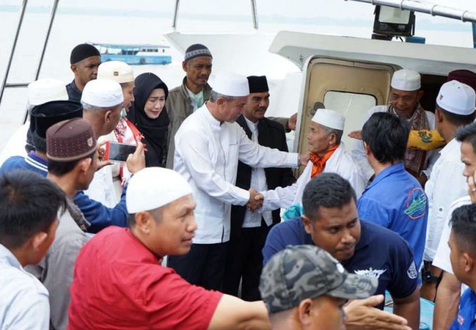 Wabup Said Sambut Kedatangan Jemaah Haji Meranti di Pelabuhan Tanjung Harapan