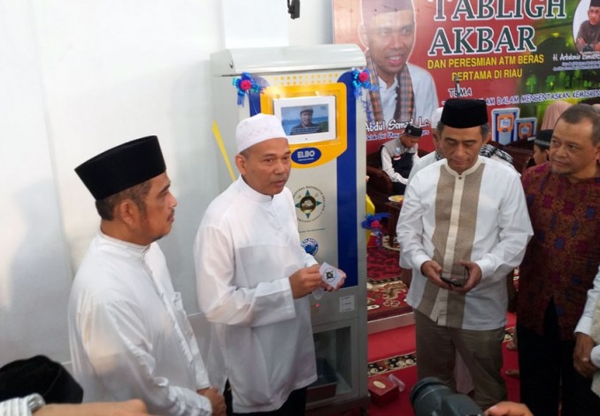 Diresmikan Ustaz Abdul Somad, Kini ATM Beras Sudah Ada di Pekanbaru