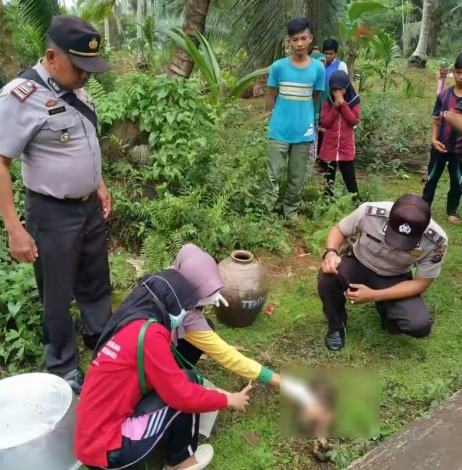 Warga Desa Teluk Merbau Inhil Geger, Temukan Mayat Bayi Dibuang di Pinggir Jalan