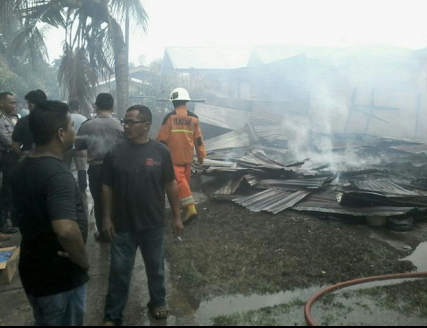 Rumah Usaha Barang Bekas Terbakar di Rumbai, Begini Kondisinya