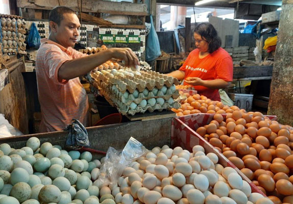 Harga Telur Ayam di Pasar Tradisional Tembus Rp60 Ribu, Begini Penjelasan Pedagang