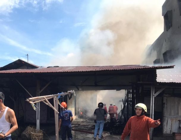 BREAKING NEWS: Kebakaran Rumah di Jalan Pembangunan Pekanbaru