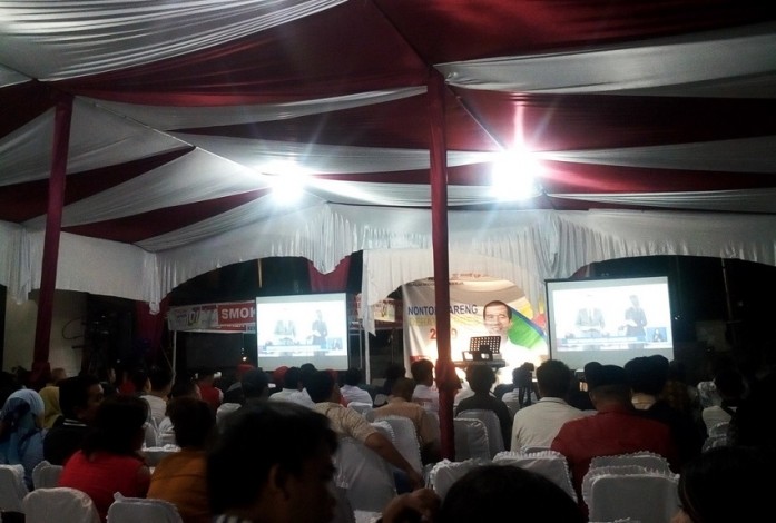 Relawan Jokowi Ramaikan Debat Capres Pertama di Posko TKD Riau