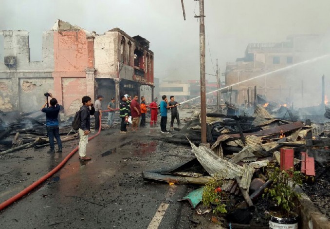 Kebakaran Hebat Hanguskan 70 Bangunan di Siak, Mobil Damkar Ada yang Rusak
