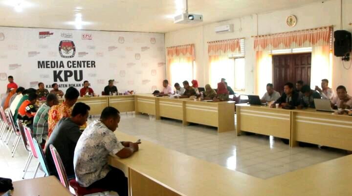 KPU Rohil Gelar Rapat Pleno Rekapitulasi Daftar Pemilih Tambahan