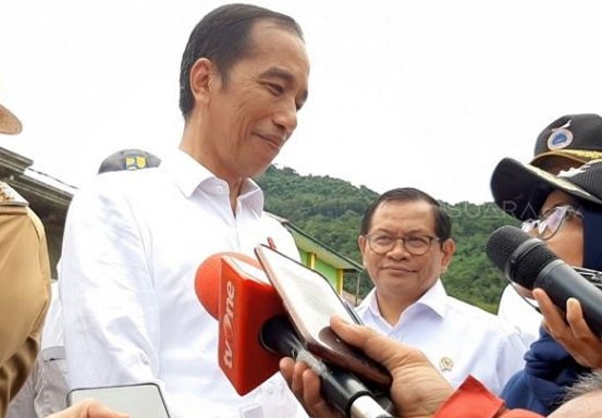 Jokowi Dilarang ke Kediri karena Mitos Lengser, Begini Kata Roy Suryo