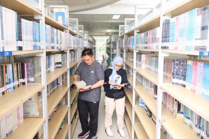 Berkunjung ke Perpustakaan Soeman HS, Kapolda Riau Dibuat Kagum