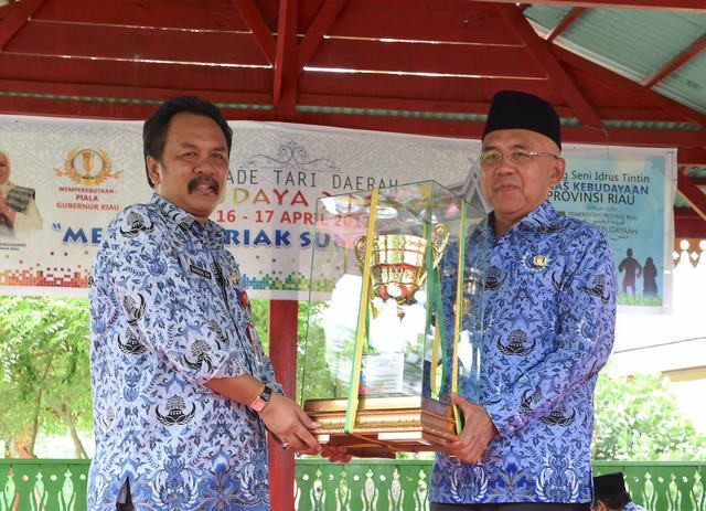 Tujuh Daerah Perebutkan Piala Gubernur dan Uang Binaan