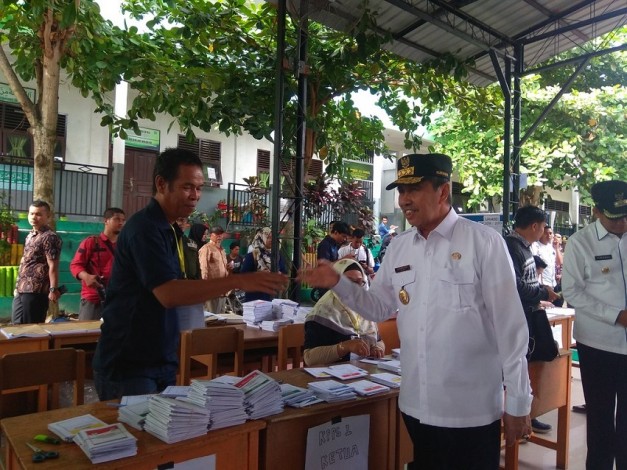 Jokowi-Maruf Kalah Telak di TPS Gubernur Riau Nyoblos