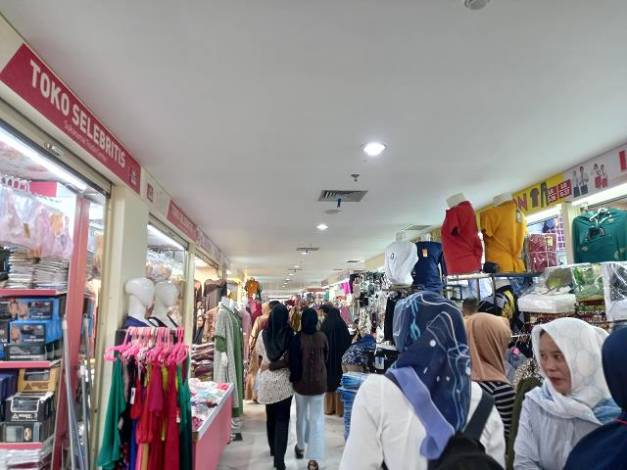 H-5 Lebaran, Pusat Perbelanjaan di Kota Pekanbaru Dipadati Pembeli