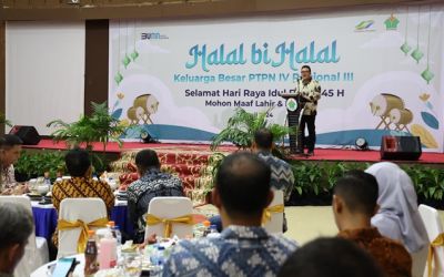 Region Head PTPN IV Regional III Rurianto saat memberikan pengarahan dalam kegiatan Halal Bi Halal