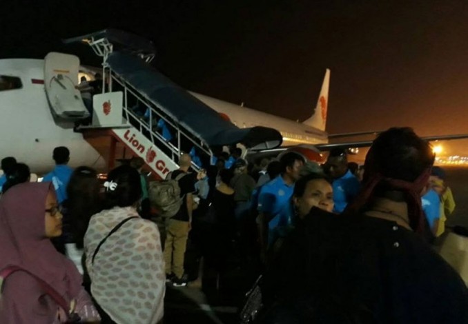 Ratusan Penumpang Protes Lion Air