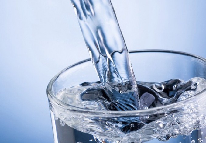 Manfaat Minum Segelas Air Putih Saat Sahur dan Buka Puasa