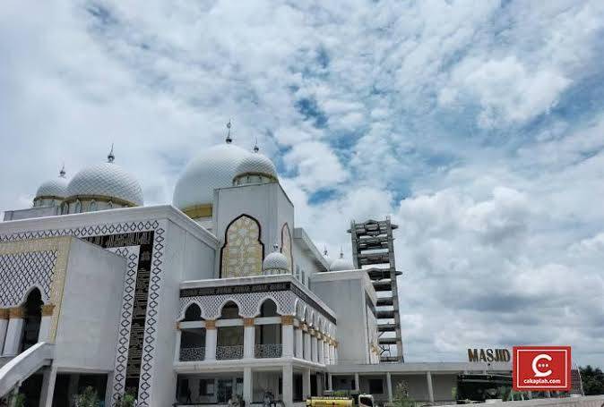 Sapi Kurban Bantuan Presiden Dipotong di Masjid Nurul Wattan Riau