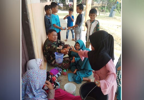 Cerita Anggota TNI Memotivasi Aura dan Aurel yang Jualan Es Lilin Demi Bersekolah