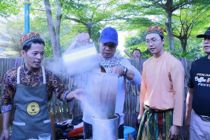 32 Stand Kopi Ikut Meriahkan Pekanbaru Coffee and Craft Festival di RTH Kaca Mayang