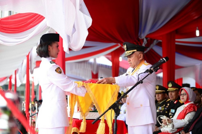 Warna Putih Bendera HUT RI di Riau Menguning, Ini Penjelasan Humas