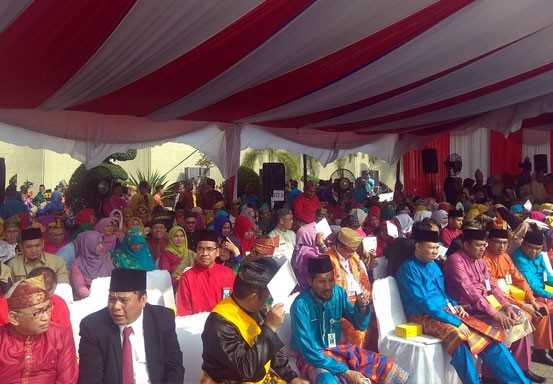 Tamu Upacara HUT ke-74 RI di Kantor Gubernur Riau Pakai Baju Adat