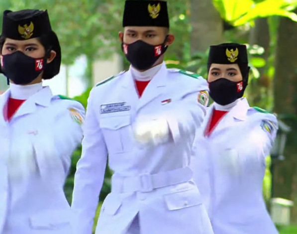 Putri Pasangan Karyawan PTPN V Kibarkan Merah Putih di Istana Negara