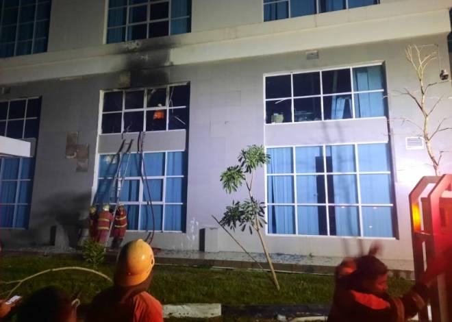 Koordinasi dengan Labfor Polda Riau, Polisi Selidiki Penyebab Kebakaran Gedung BPKAD Pekanbaru