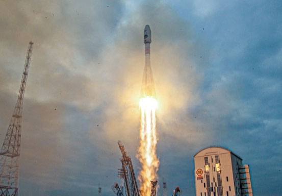 Pesawat Ruang Angkasa Luna-25 Rusia Berhasil Masuki Orbit Bulan