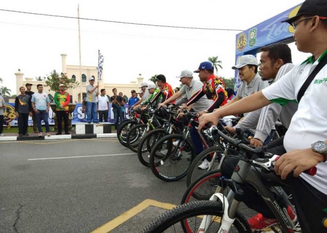 Ribuan Masyarakat Siak Meriahkan Fun Bike Tour de Siak 2018