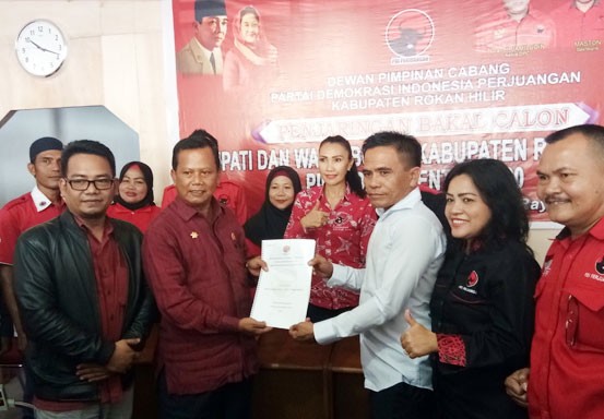 Incar Kursi Bupati Rohil, Politisi Gerindra Syafrudin Mendaftar ke PDIP