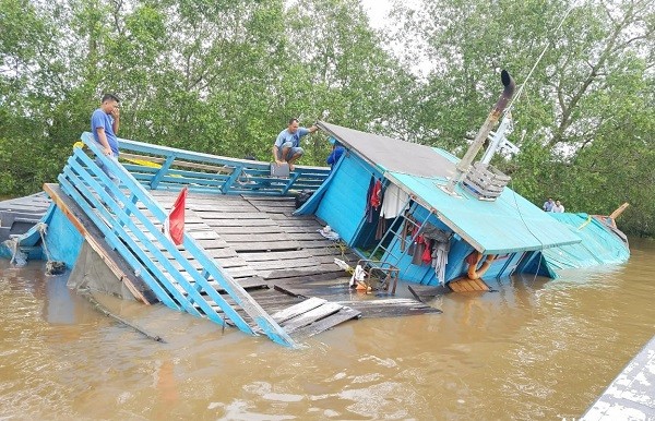 Bukan Sembako, Kapal Tenggelam di Siak Ternyata Berisi Pakaian Bekas