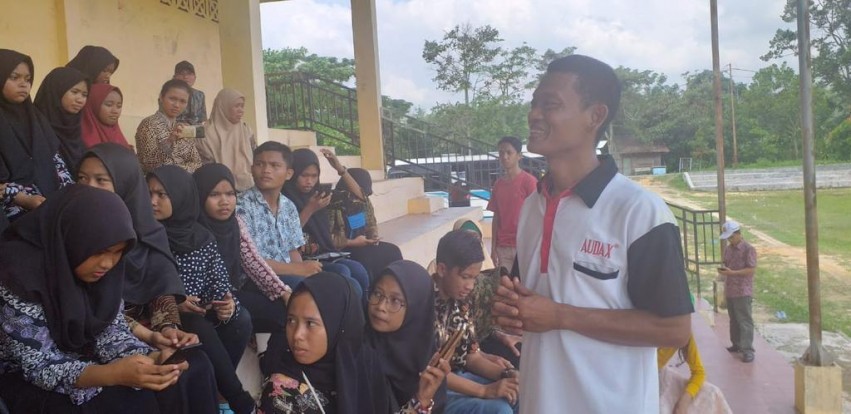Serunya Belajar ala SMA I Siak Hulu, dari Melihat Peternakan Madu Kelulut hingga Kebun Durian