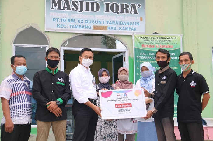 Peduli Dampak Covid-19, OJK Riau Salurkan Bantuan untuk Masjid dan Panti Asuhan