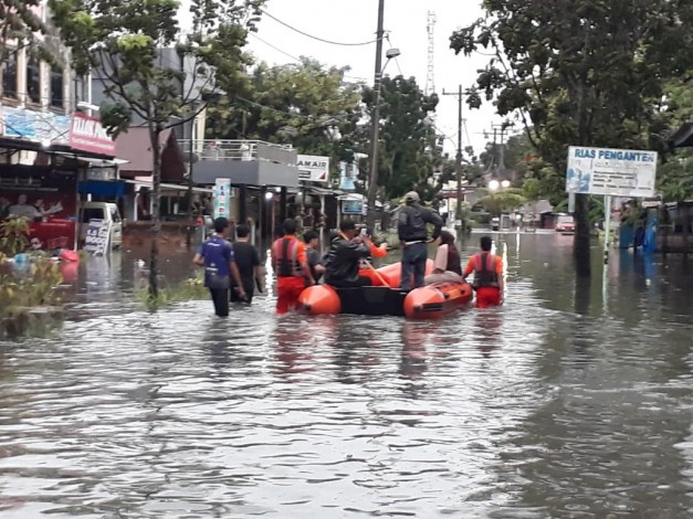 Riau Dikepung Banjir, Gubri: Untuk Menghilangkan Banjir Itu Tak Bisa