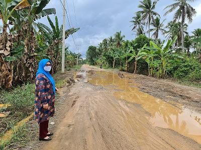 Dapat Curhatan Warga Inhil, Septina Ungkap Pendangkalan Sungai Reteh hingga Jalan Provinsi Buruk Sekali