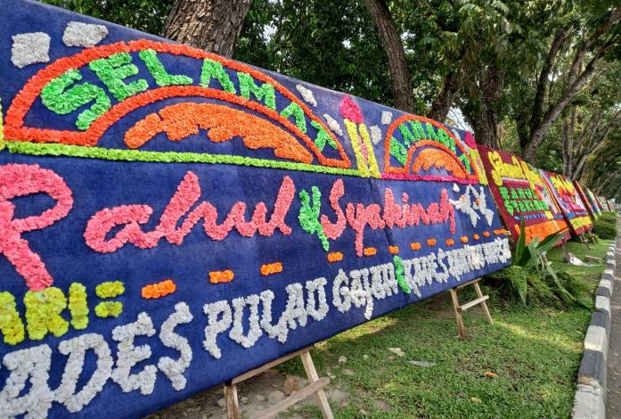Tak hanya dari Elit, Puluhan Papan Bunga dari Kades untuk Rahul Berjejer di Jalan Sudirman