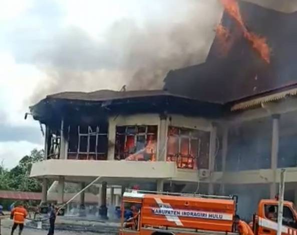Gedung DPRD Inhu Terbakar, Saksi Melihat Api Berasal dari Ruang Ketua DPRD