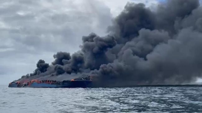 Kapal Kargo Pengangkut Mobil Mewah Kebakaran di Samudera Atlantik