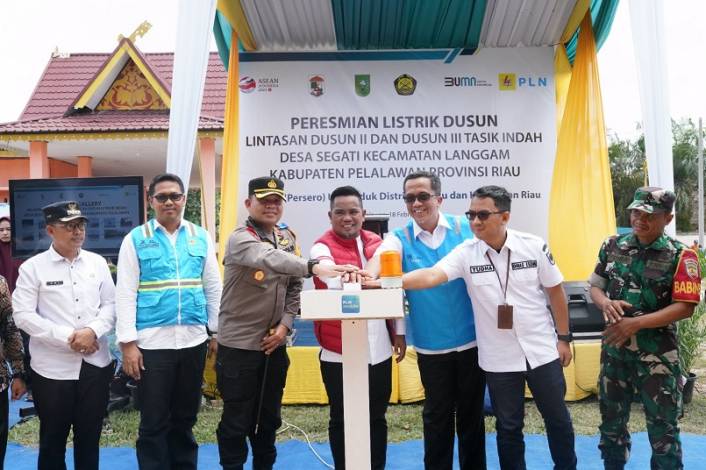 Setelah Dinanti Puluhan Tahun Listrik Dusun Tasik Indah Pelalawan Menyala 24 Jam