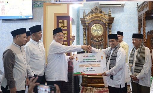 Safari Ramadan di Masjid Ibadah dan Serahkan Bantuan, Pj Gubri: Sudah Kewajiban Saya Meringankan Beban Warga