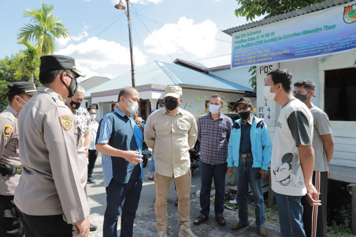 Kapolda Riau Tinjau  PPKM Mikro di Dua Kelurahan di Pekanbaru