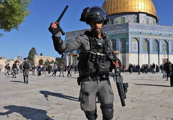 Rusuh Lagi, Polisi Israel Merangsek Masuk Kompleks Masjid Al Aqsa