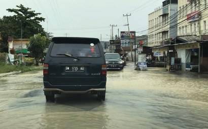 Beberapa Titik di Kota Pekanbaru Terendam Banjir